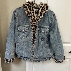 Denim coat with leopard faux fur lining